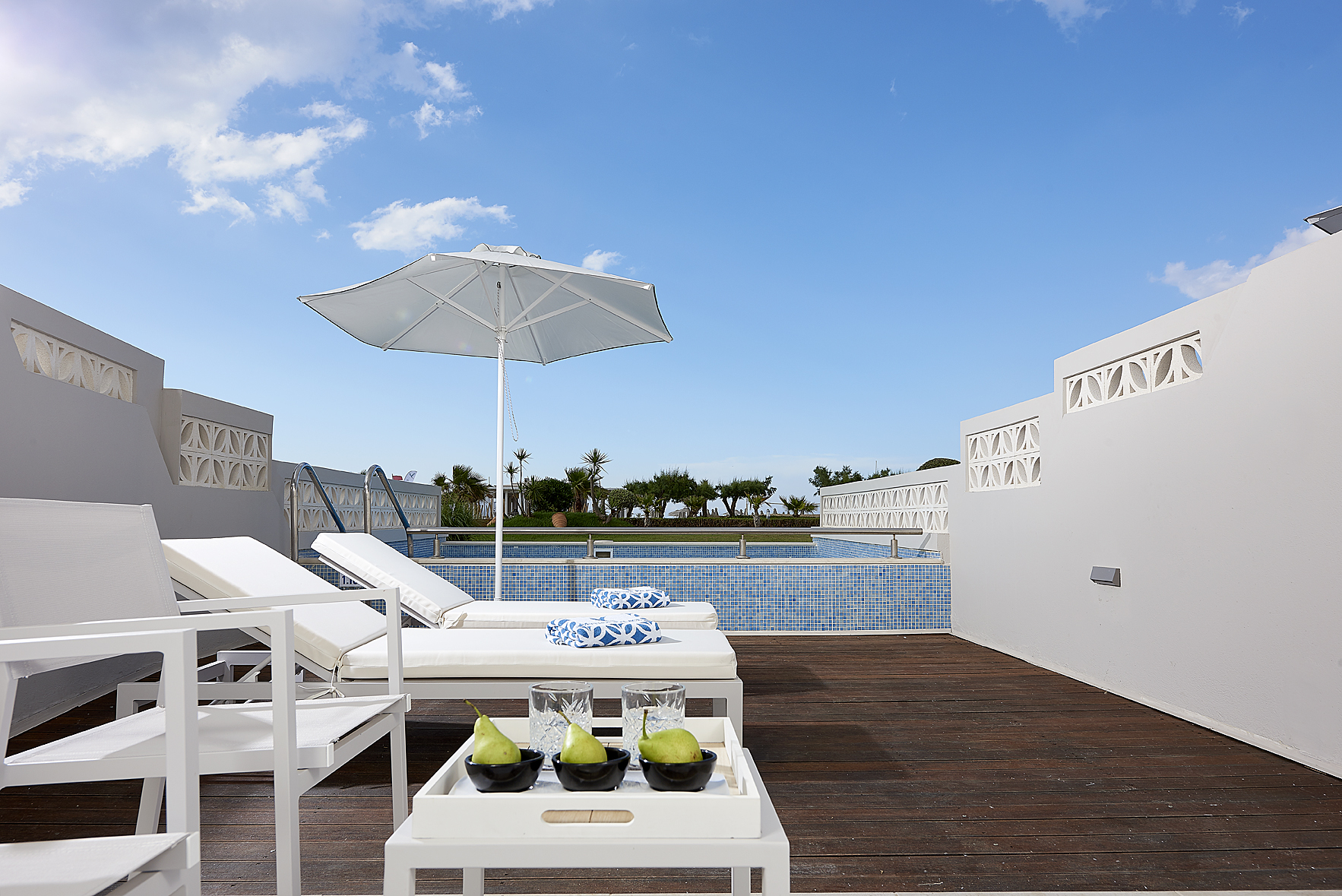 MYTHOS SWIM-UP JUNIOR SUITE WITH DIRECT SEA VIEW AND PRIVATE POOL