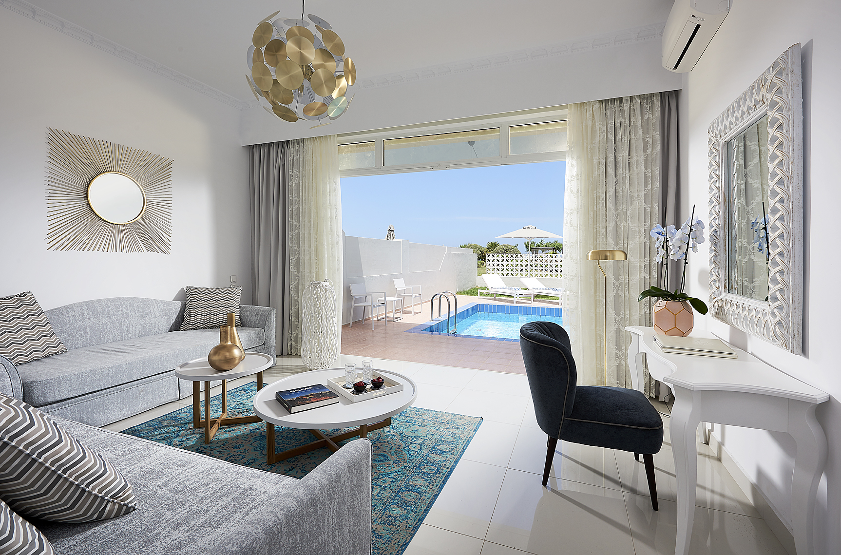 MYTHOS ΒΙΛΛΑ ΜΠΡΟΣΤΑ ΣΤΗ ΘΑΛΑΣΣΑ ΜΕ ΙΔΙΩΤΙΚΗ ΠΙΣΙΝΑ