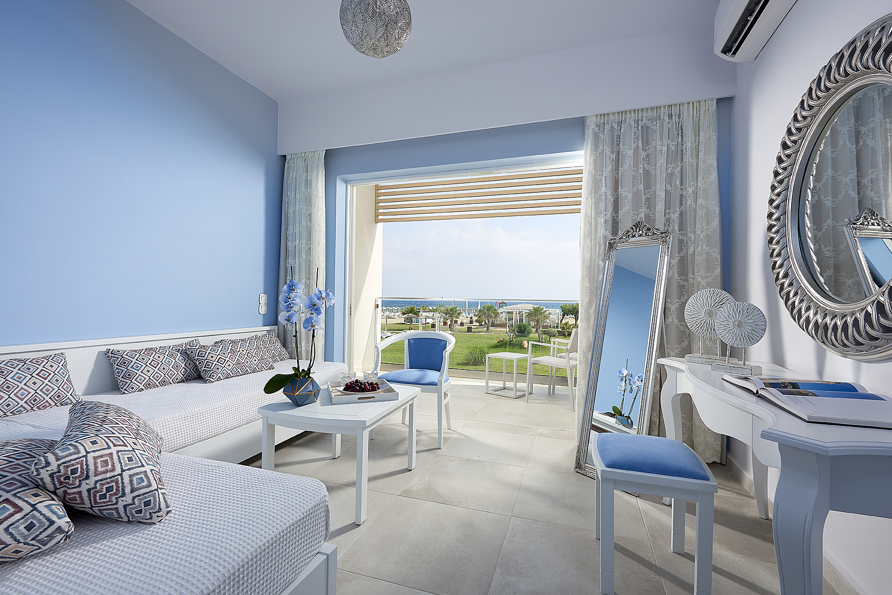 MYTHOS JUNIOR SUITE AU BORD DE LA MER