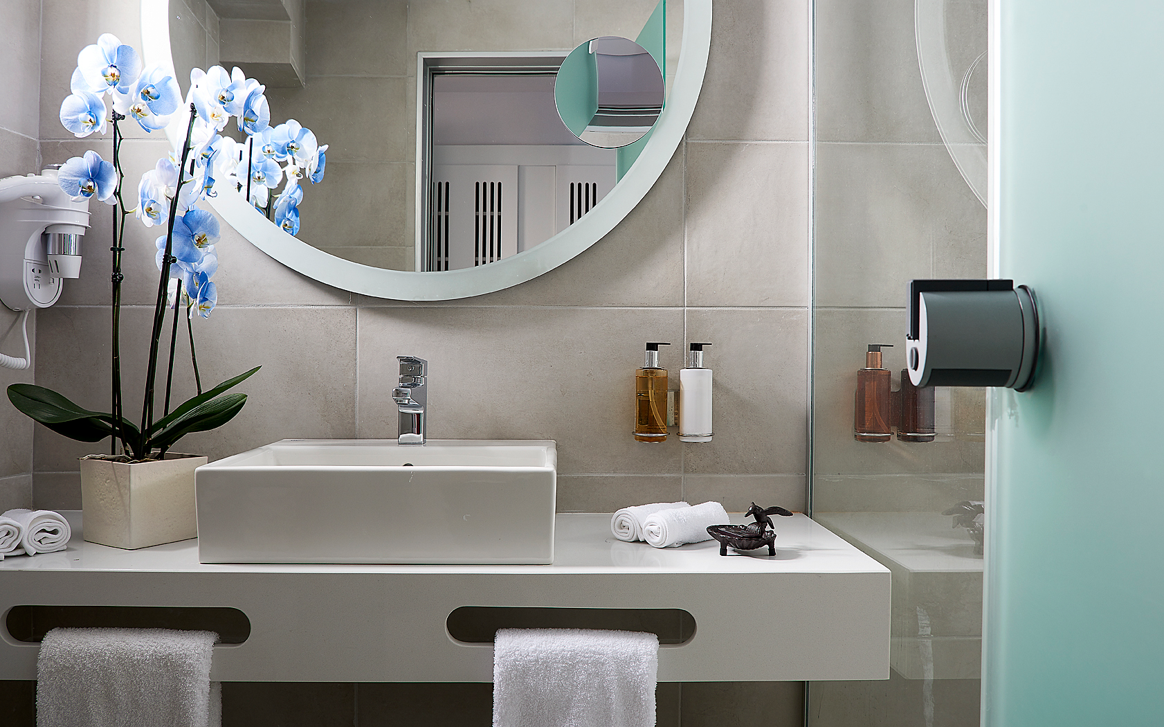 DOUBLE CHAMBRE DELUXE AVEC VUE SUR LE JARDIN