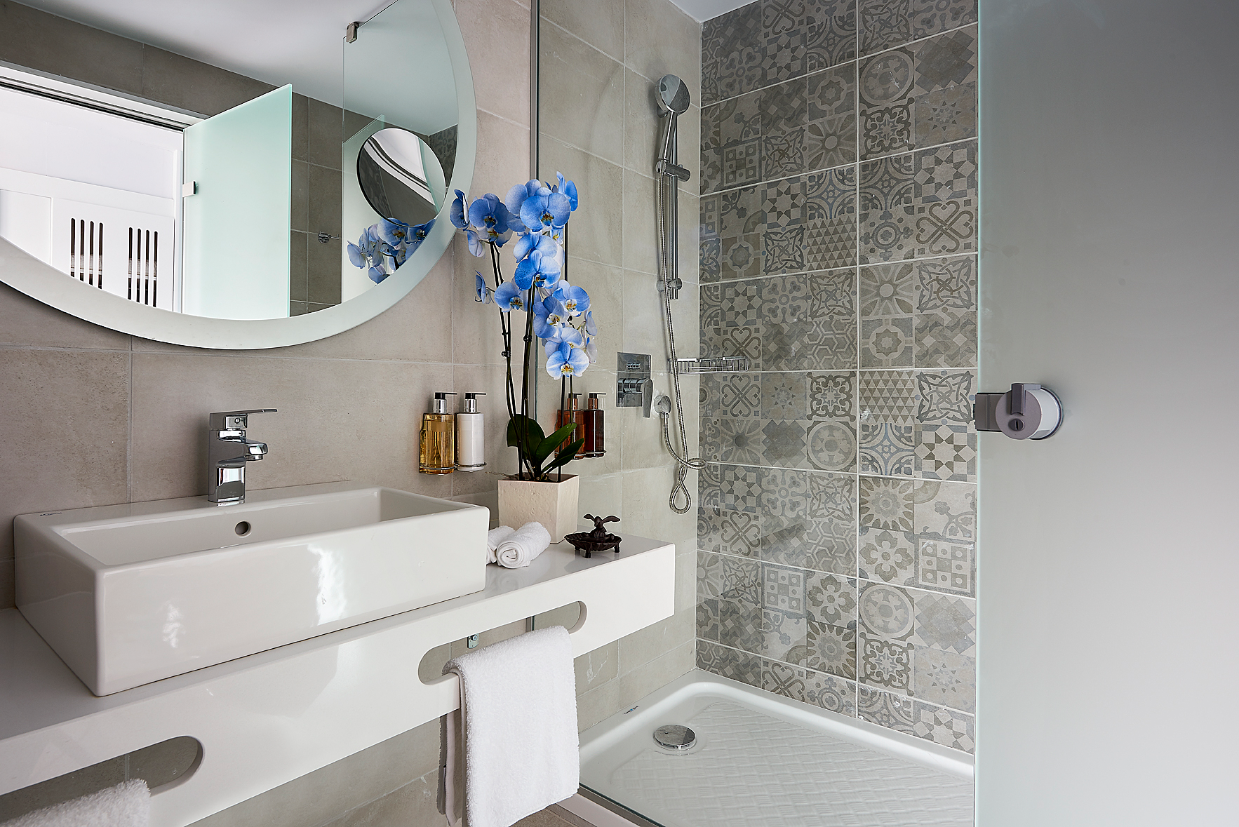 DOUBLE CHAMBRE DELUXE AVEC VUE SUR LE JARDIN