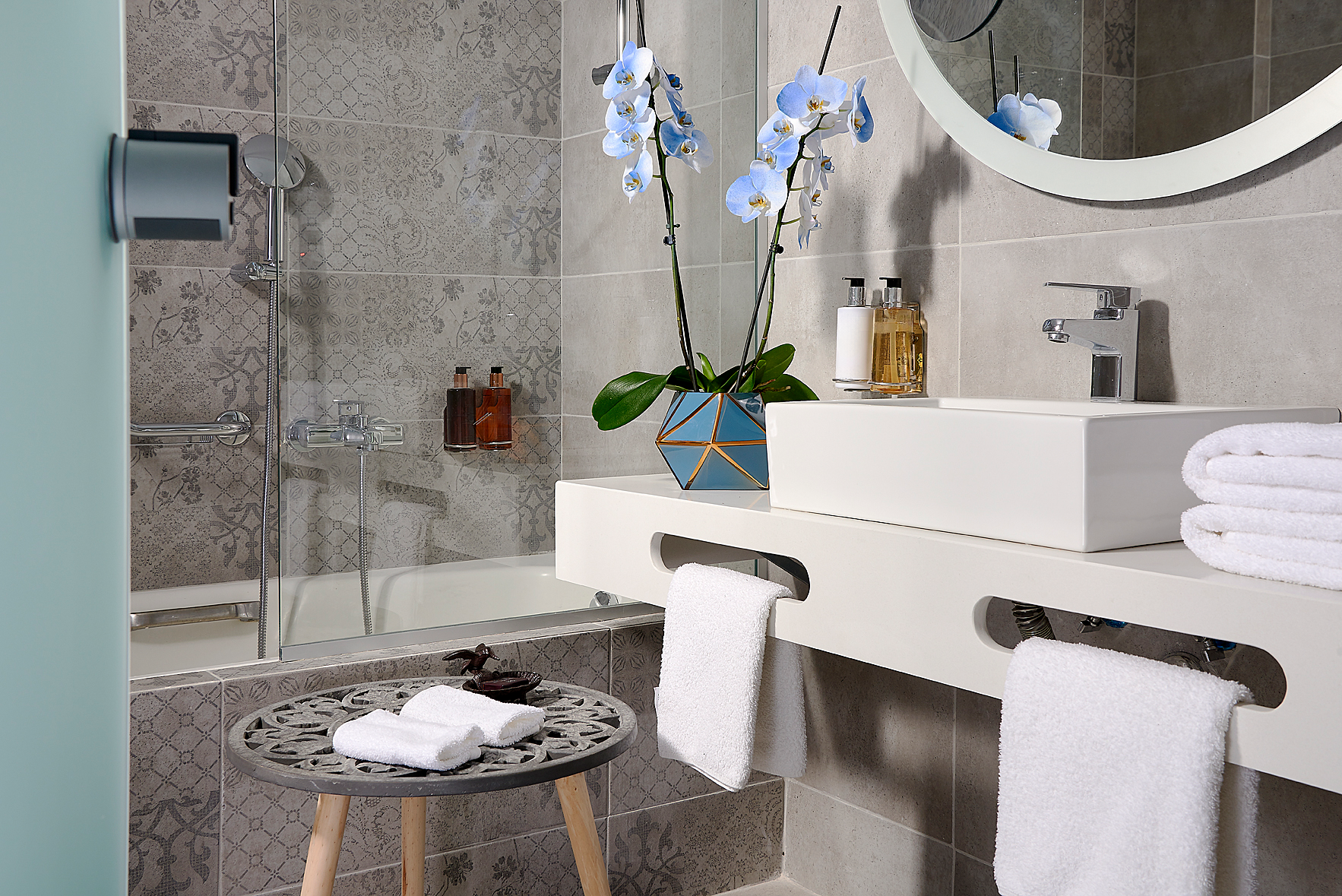 MYTHOS SWIM-UP JUNIOR SUITE WITH DIRECT SEA VIEW AND PRIVATE POOL